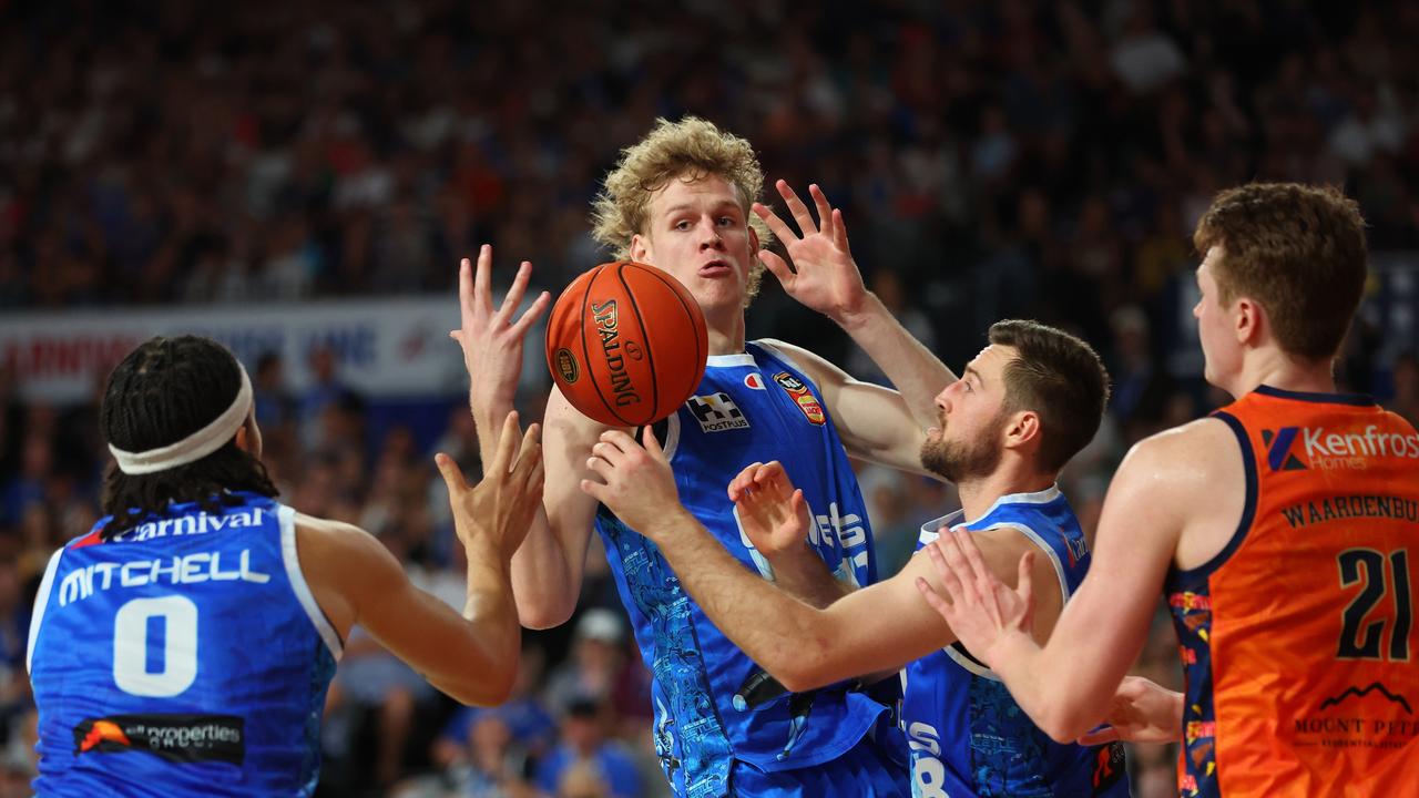 NBL round 11 Brisbane Bullets beat Cairns Taipans, Melbourne United