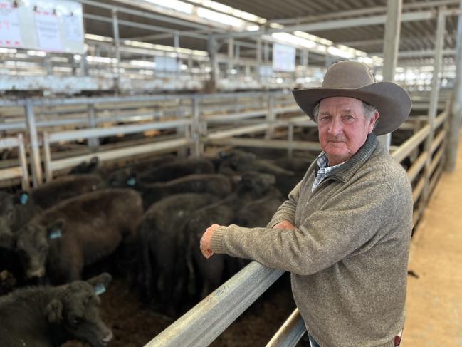 Dennis Hewyood from Everton sold Angus cattle at the Wodonga store cattle sale including steers to $1410, paid for a pen of eight weighing 369kg which returned 382c/kg at the Wodonga store cattle sale.