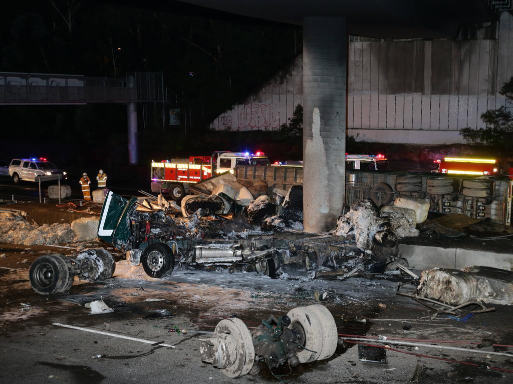 M1 Crash Truck Driver Killed In Fiery Accident In Sydney Au — Australias Leading 5383