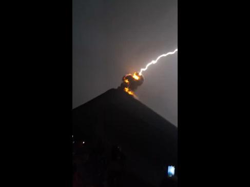 Onlookers stunned as lighting strikes erupting volcano