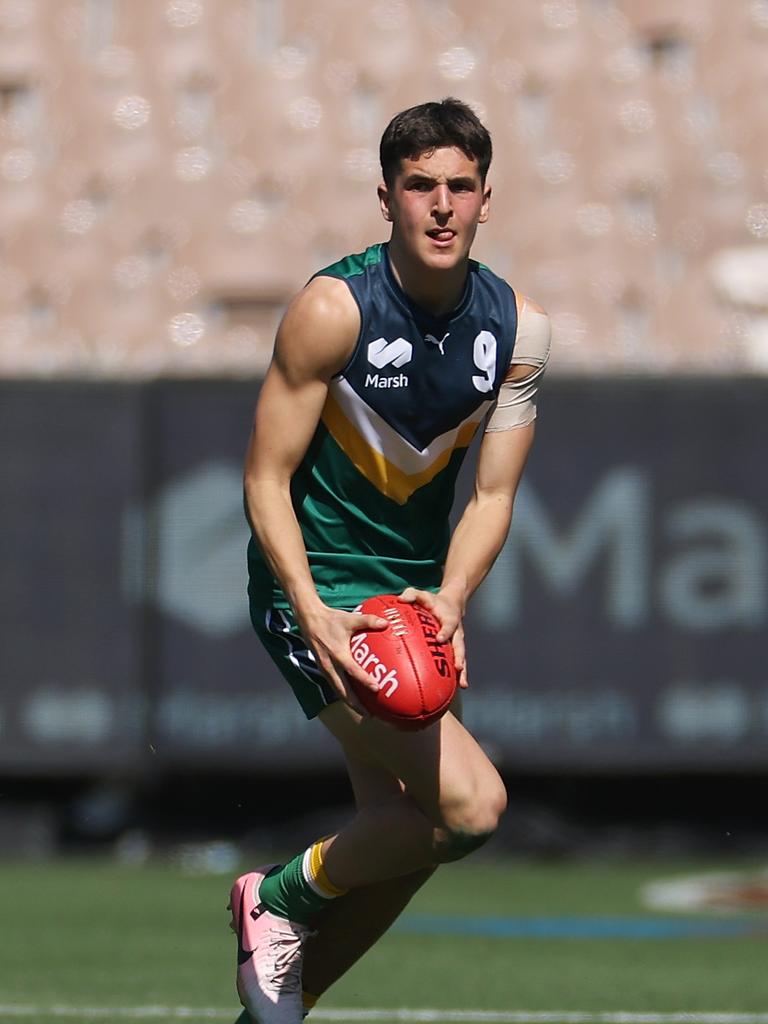 Josh Lindsay spots up an option for Team Heppell. Picture: Daniel Pockett/AFL Photos/via Getty Images