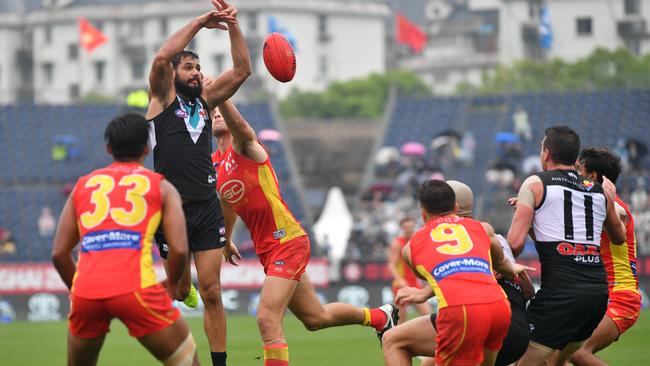 Patrick Ryder wins the tap against Gold Coast in Shanghai. Picture: AAP Image/David Mariuz