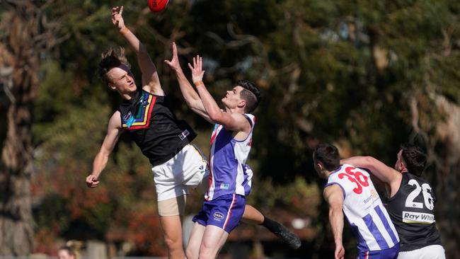 Glen Eira’s James French and Oakleigh’s Lachlan Park. Picture: Valeriu Campan