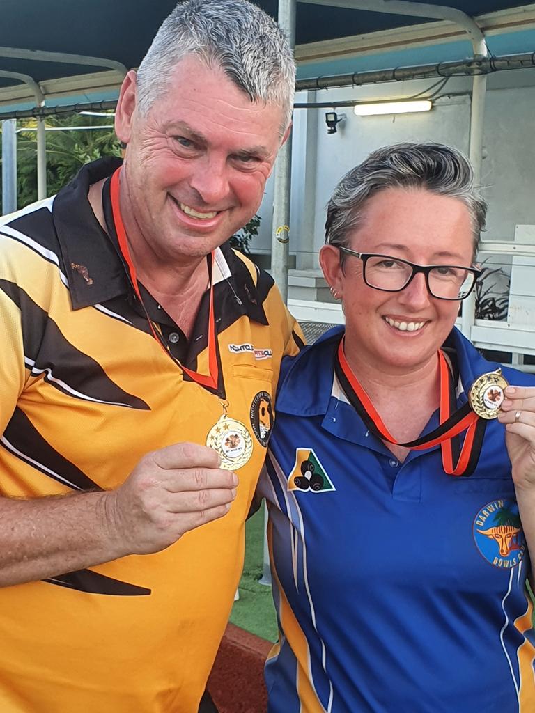 Mark Malogorski and Sez James, after being crowned 2021 NT single champions. Picture: Bowls NT