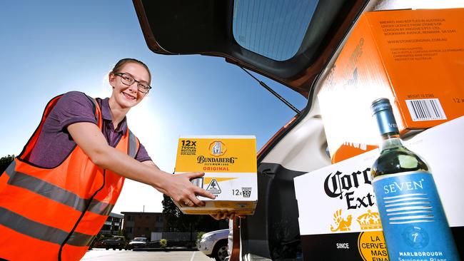 Dan Murphy’s Holland Park customer assistant Hannah Musson loads up a car with a direct-to-boot order. Picture: John Gass