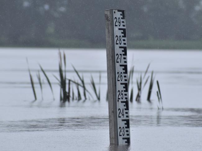 The Clarence River exceeded the 2.1m minor flood level at Grafton in the early afternoon on Wednesday, 16th December, 2020. Photo Bill North / The Daily Examiner