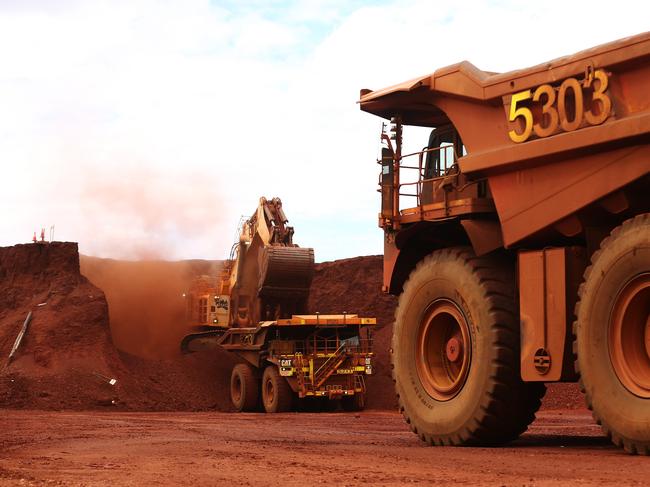 An excavator loads ore into an autonomous dump truck at Fortescue Metals Group Ltd.'s Solomon Hub mining operations in the Pilbara region, Australia, on Thursday, Oct. 27, 2016. Shares in Fortescue, the world's No. 4 iron ore exporter, have almost trebled in 2016 as iron ore recovered, and the company cut costs and repaid debt. Photographer: Brendon Thorne/Bloomberg