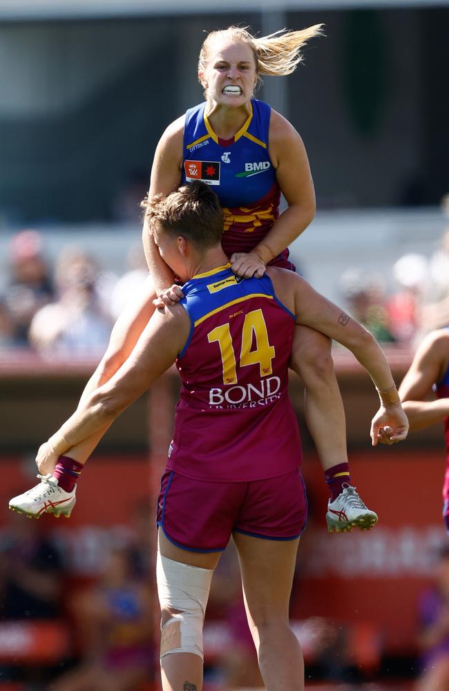 Dakota Davidson and Isabel Dawes celebrate during the 2023 AFLW Grand Final. Picture: Michael Willson/AFL Photos via Getty Images.