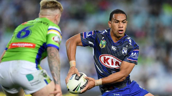 Canterbury have re-signed fullback Will Hopoate.