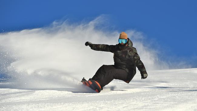 Alex “Chumpy” Pullin carving up Hotham's Heavenly Valley.