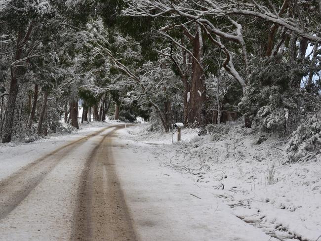 BEAUTIFUL: Pyramids Rd at Eukey was blanketed with snow earlier this morning.  Photo: Alex Nolan / Stanthorpe Border Post