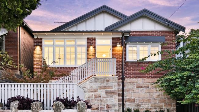 In another strong weekend of auctions, this Rozelle home at 9 Reynolds Ave sold for $2.85 million.