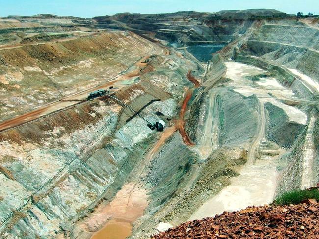 2002 : Newcrest Mining's Telfer open pit in WA in 2002 image.Western Australia / Industry / Mining / Mine / Gold