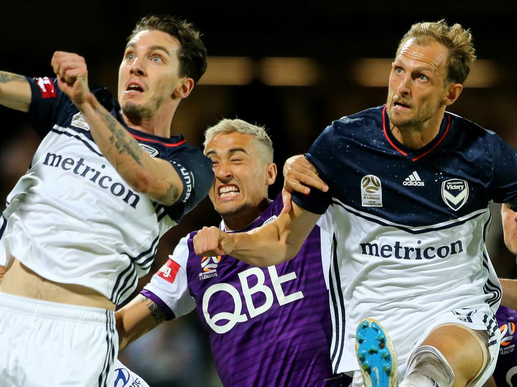 PERTH, AUSTRALIA - MARCH 30: Storm Roux of Melbourne Victory Jason Davidson of the Perth Glory and Ola Toivonen of Melbourne Victory all go up for a header during a corner kick during round 23 match between Perth Glory and Melbourne Victory at HBF Park on March 30, 2019 in Perth, Australia. (Photo by James Worsfold/Getty Images)