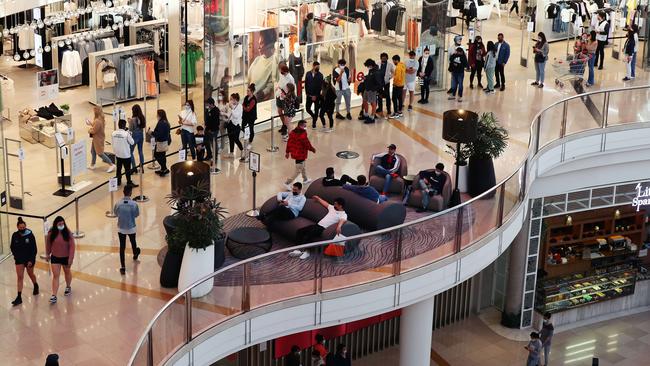 Crowds return to Chadstone Shopping Centre. Picture Rebecca Michael.