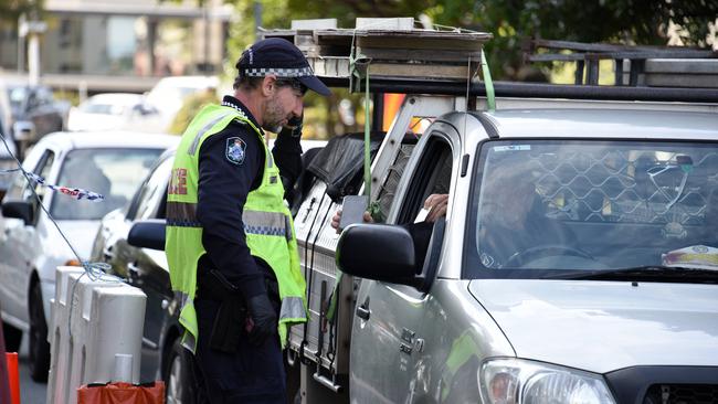 Police check cars at the Queensland border with NSW at Griffith Street in Coolangatta. Picture: NCA NewsWire / Steve Holland