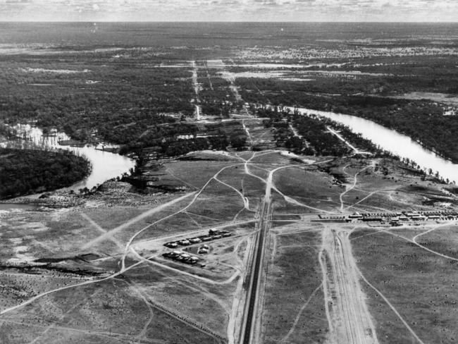 An aerial view of the proposed Chowilla dam site in 1967. The village is in the foreground, and the site of the dam wall would have run for 5km into the left background.