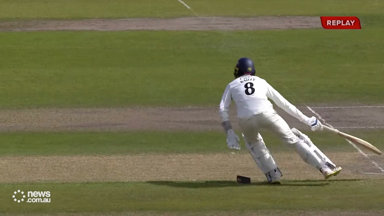 Cricketer drops phone while turning for run