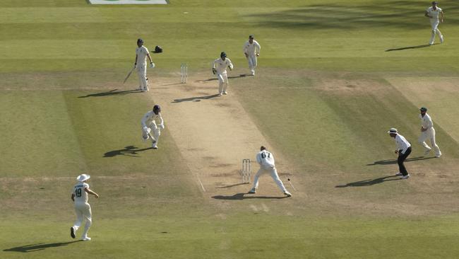 Nathan Lyon missed a straightforward run out chance that would have handed Australia the Ashes.