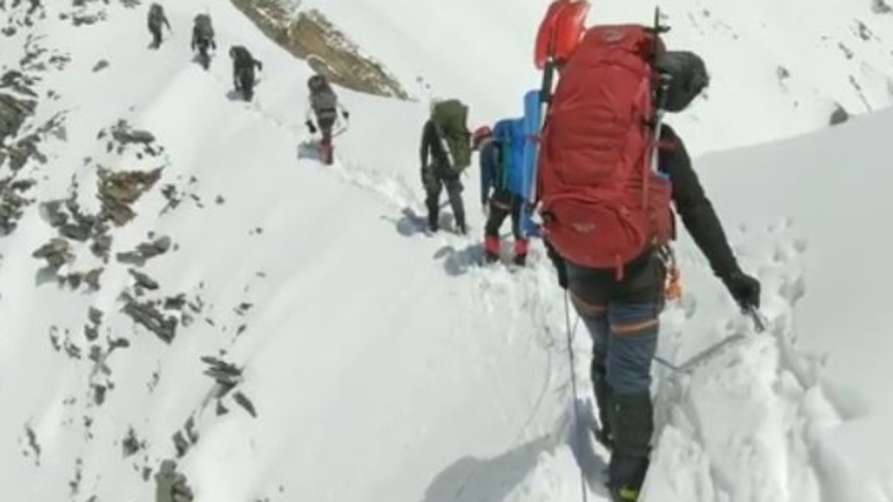 Himalayas Avalanche Video Of Mountain Climbers Final Moments Released