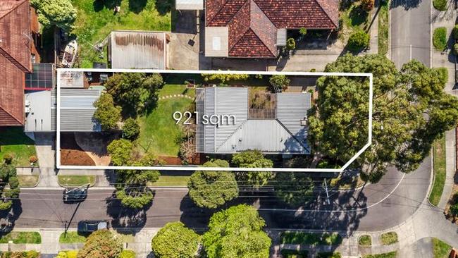 <a href="https://www.realestate.com.au/sold/property-house-vic-forest+hill-129284494">10 Davy Lane, Forest Hill</a> can be subdivided to accommodate a second house.