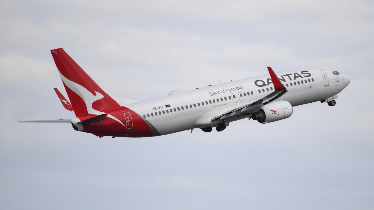 International Qantas flight diverts back to Aus after bird collision