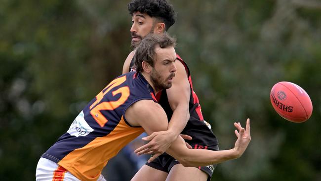 EDFL: East Keilor’s Cameron Banfield tangles with Damandeep Aujla of Pascoe Vale. Picture: Andy Brownbill