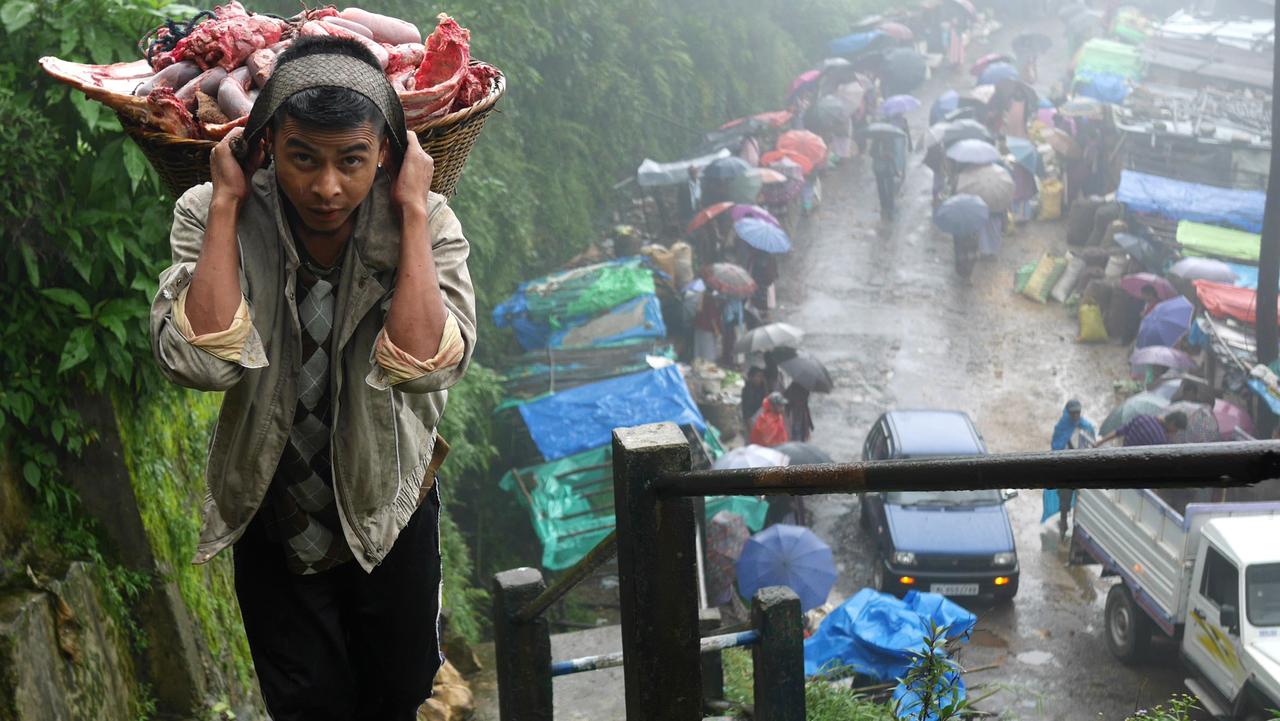 Intensitas hujan di Desa Mawsynram juga mengalahkan kawasan lain seperti Cherrapunji yang hanya berjarak 20 kilometer dari Mawsynram. Selain itu, desa hujan ini juga mengalahkan Tutendo yang berlokasi Kolombia.