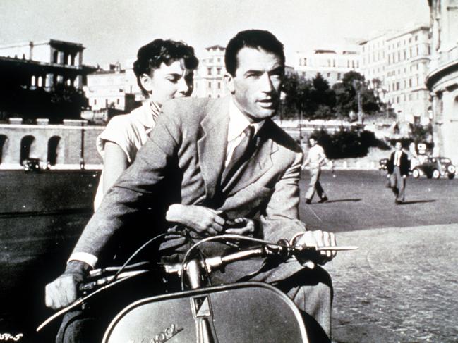 Actor Audrey Hepburn with Gregory Peck in scene from film "Roman Holiday". /Films/Titles/Roman/Holiday