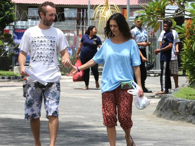 Byron Bay woman Sara Connor strolled through Kerobokan Jail with her boyfriend David Taylor. Picture: Lukman Bintoro