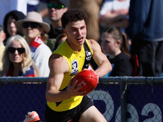 Massimo Raso on the burst for the VFL Tigers.