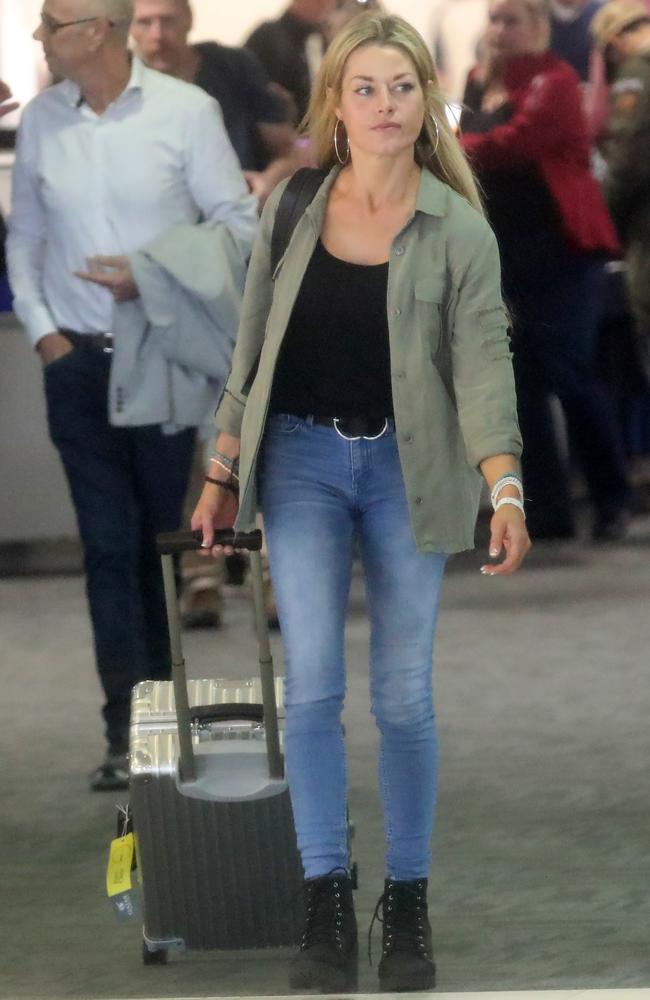 The actress was later seen wheeling a suitcase through Ballina Airport. Picture: Diimex