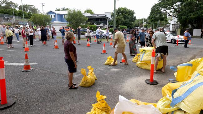 Lines of people getting sandbags at Newmarket SES. Picture: Steve Pohlner