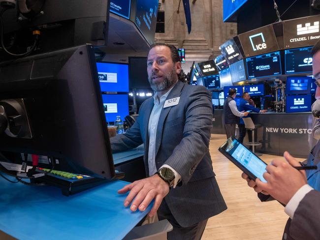 NEW YORK, NEW YORK - FEBRUARY 24: Traders work on the New York Stock Exchange (NYSE) floor on February 24, 2025 in New York City. The Dow was up slightly in morning trading following the news over the weekend of a clear election result in Germany.   Spencer Platt/Getty Images/AFP (Photo by SPENCER PLATT / GETTY IMAGES NORTH AMERICA / Getty Images via AFP)