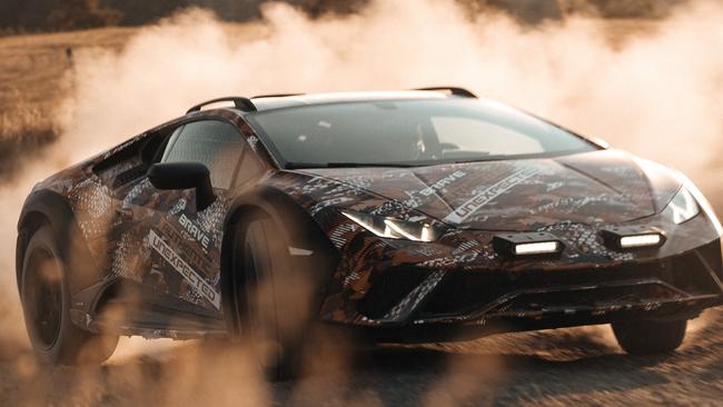 The Huracan Sterrato is equipped with a V10 engine, can certainly handle going bush