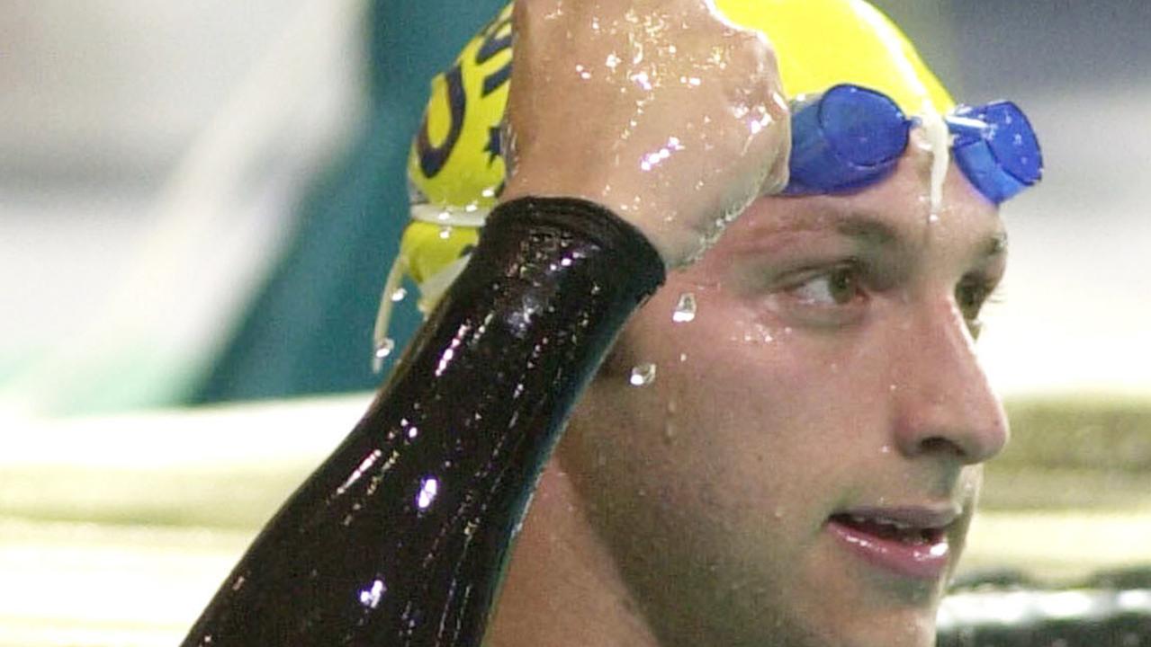 Ian Thorpe breaks the 400m freestyle world record at the 2002 Commonwealth Games.