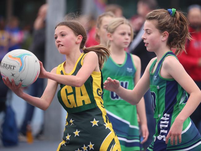 ADV NEWS Netball SA Country Championships. Mid Hills 1 v Western Eyre under-15 (Pictures/Russell Millard