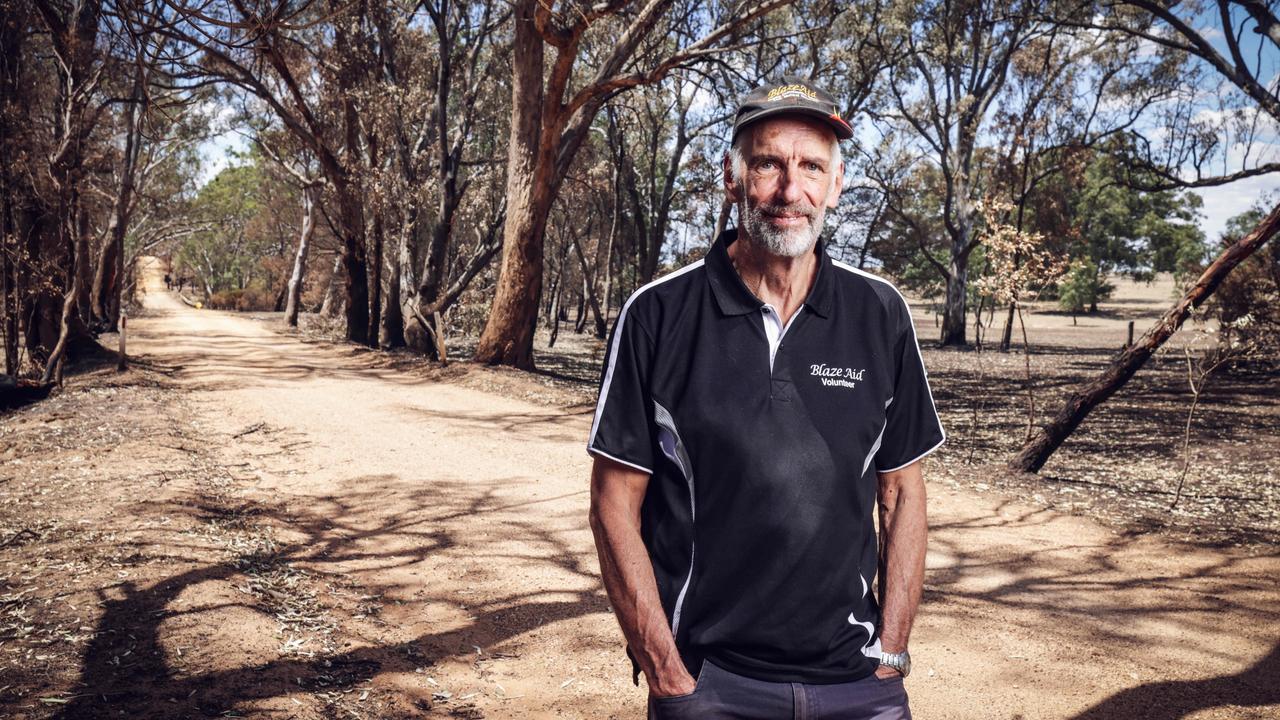 Fences for farmers: Volunteers help Grampians recovery efforts