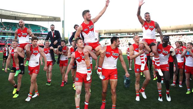 Retiring Swans Jarrad McVeigh, Heath Grundy, Nick Smith and Kieren Jack and milestone man Lance Franklin are chaired off the SCG. Picture: Phil Hilyard