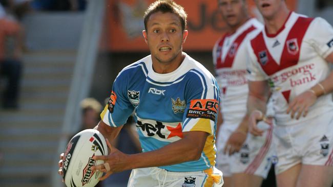 Scott Prince in action against the Dragons in the Titans’ first NRL match in 2007.