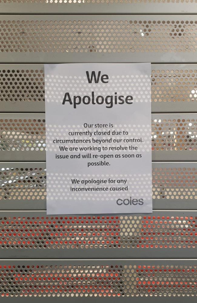 Coles at East Gardens closed. Picture: @knobs11/Twitter