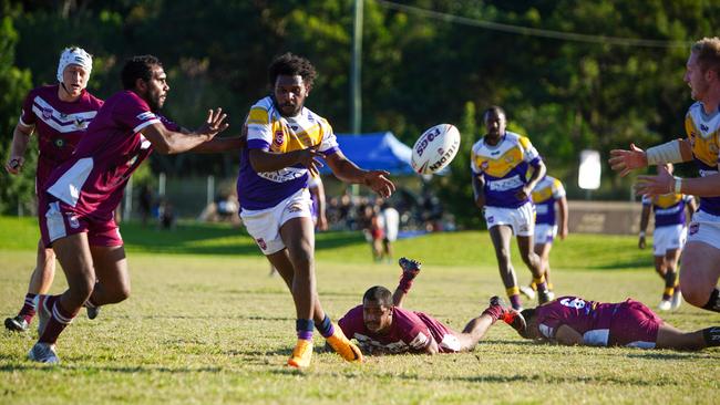 Edmonton's Malie Tom oflfoads. Picture: Nuno Avendano