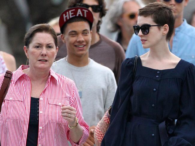 Anne Hathaway and her mother Kate Hathaway last year.