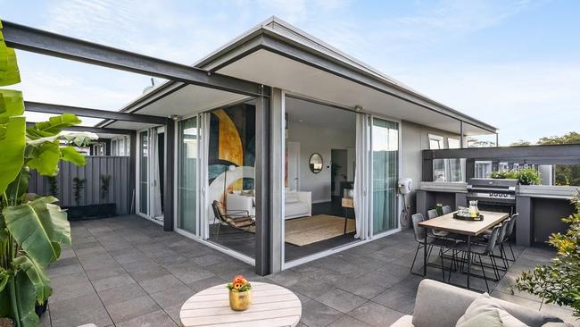 410/21 Enmore Road, Newtown is one of the rare one-bedders with a wraparound balcony.