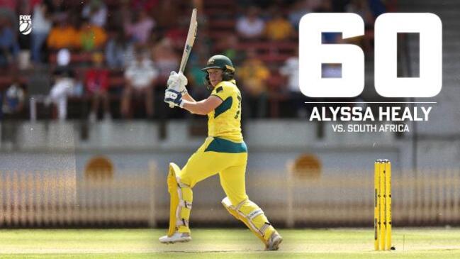 Alyssa Healy haunts South Africa with the bat