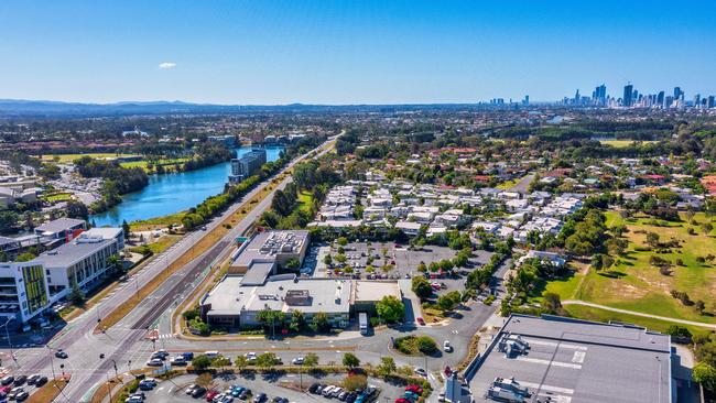 Varsity Lakes Tavern site, flanking Bermuda St and Santa Maria Crt.