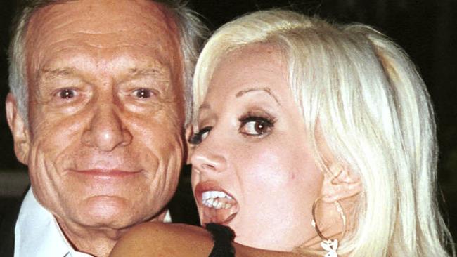 WEST HOLLYWOOD, CA - SEPTEMBER 24: Publisher Hugh Hefner and girlfriend Holly Madison flash outside The Standard Hotel on September 24, 2003. (Photo by David Klein/Getty Images)