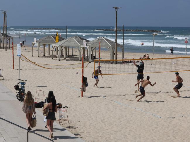 People play volleyball at the beach in Tel Aviv on April 19. (Photo by JACK GUEZ / AFP)