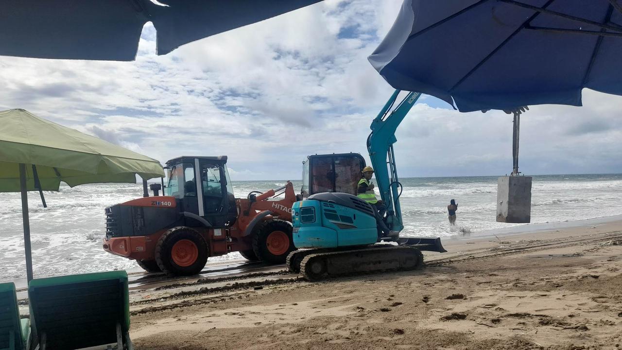 Volunteers have been picking up rubbish in Bali. Picture: Facebook/Tracey Hull