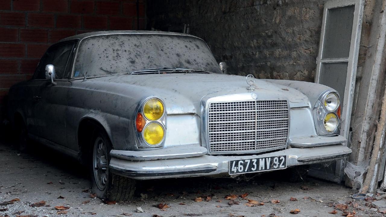 The things you find in a French barn – this Mercedes-Benz 1971 280 SE 3.5 coupe is up for sale.